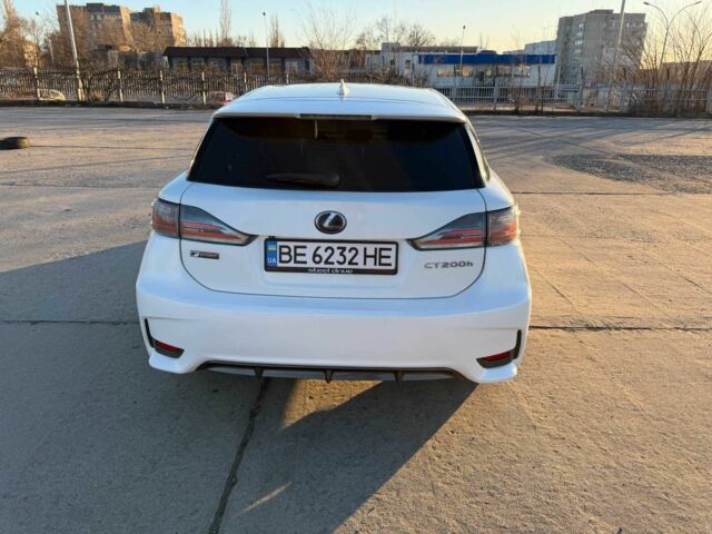 Белый Лексус СТ, объемом двигателя 1.8 л и пробегом 229 тыс. км за 14000 $, фото 5 на Automoto.ua