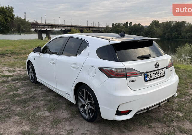Белый Лексус СТ, объемом двигателя 1.8 л и пробегом 145 тыс. км за 15300 $, фото 4 на Automoto.ua