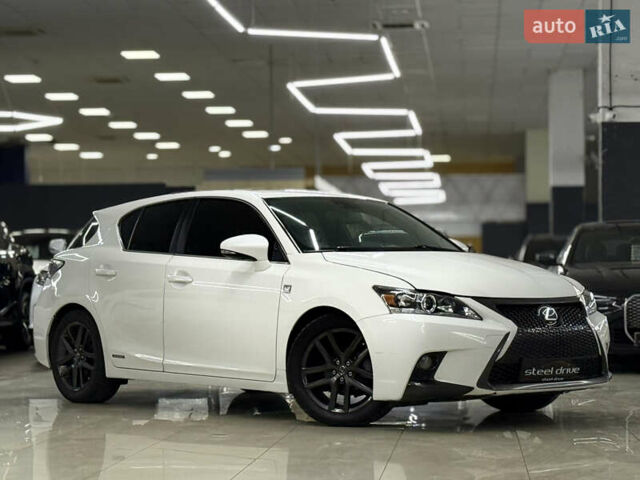 Білий Лексус СТ, об'ємом двигуна 1.8 л та пробігом 211 тис. км за 15699 $, фото 2 на Automoto.ua