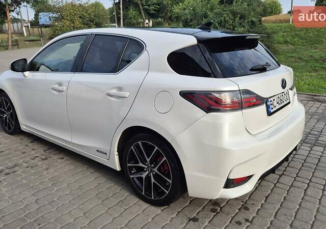 Білий Лексус СТ, об'ємом двигуна 1.8 л та пробігом 238 тис. км за 17000 $, фото 4 на Automoto.ua
