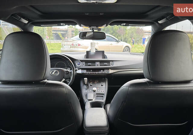 Белый Лексус СТ, объемом двигателя 1.8 л и пробегом 145 тыс. км за 15300 $, фото 13 на Automoto.ua