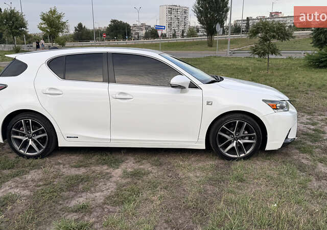 Белый Лексус СТ, объемом двигателя 1.8 л и пробегом 145 тыс. км за 15300 $, фото 7 на Automoto.ua