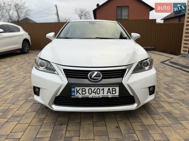 Белый Лексус СТ, объемом двигателя 1.8 л и пробегом 179 тыс. км за 13500 $, фото 1 на Automoto.ua