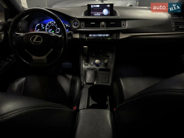 Білий Лексус СТ, об'ємом двигуна 1.8 л та пробігом 211 тис. км за 15699 $, фото 13 на Automoto.ua
