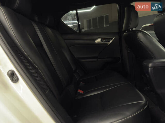 Білий Лексус СТ, об'ємом двигуна 1.8 л та пробігом 211 тис. км за 15699 $, фото 11 на Automoto.ua