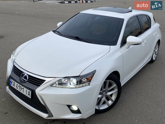 Белый Лексус СТ, объемом двигателя 1.8 л и пробегом 165 тыс. км за 15299 $, фото 2 на Automoto.ua