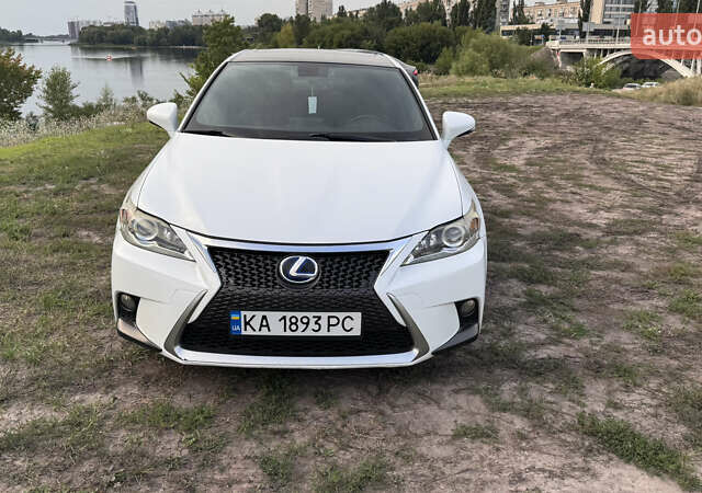 Белый Лексус СТ, объемом двигателя 1.8 л и пробегом 145 тыс. км за 15300 $, фото 1 на Automoto.ua