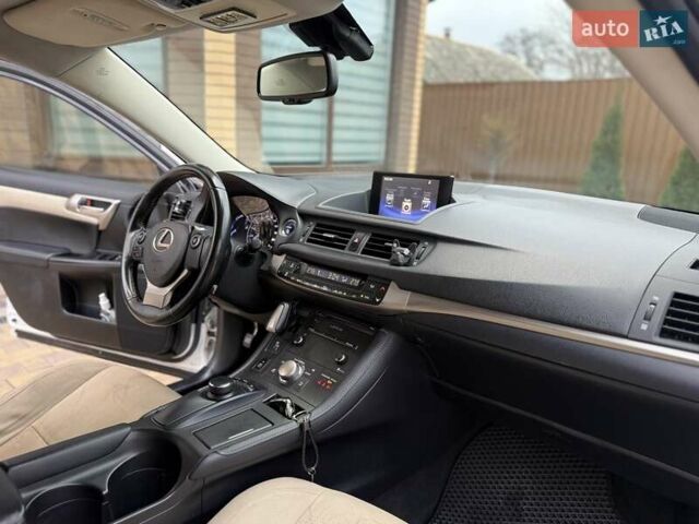 Белый Лексус СТ, объемом двигателя 1.8 л и пробегом 179 тыс. км за 13500 $, фото 32 на Automoto.ua