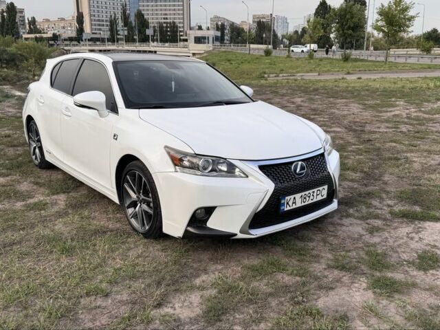 Белый Лексус СТ, объемом двигателя 1.8 л и пробегом 145 тыс. км за 15600 $, фото 3 на Automoto.ua