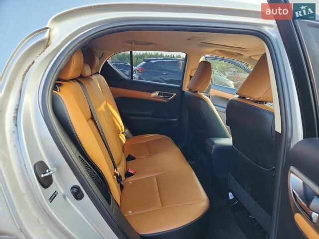 Білий Лексус СТ, об'ємом двигуна 1.8 л та пробігом 130 тис. км за 3200 $, фото 9 на Automoto.ua