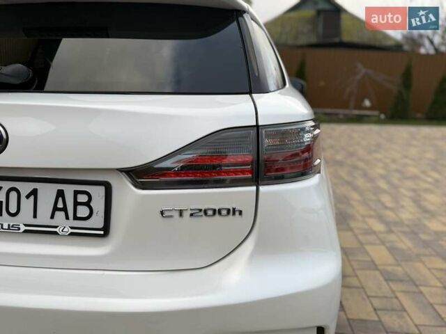 Белый Лексус СТ, объемом двигателя 1.8 л и пробегом 179 тыс. км за 13500 $, фото 6 на Automoto.ua