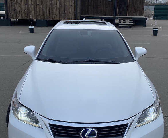 Белый Лексус СТ, объемом двигателя 1.8 л и пробегом 165 тыс. км за 15299 $, фото 4 на Automoto.ua