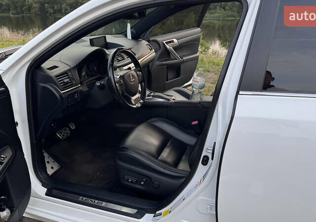 Белый Лексус СТ, объемом двигателя 1.8 л и пробегом 145 тыс. км за 15300 $, фото 8 на Automoto.ua