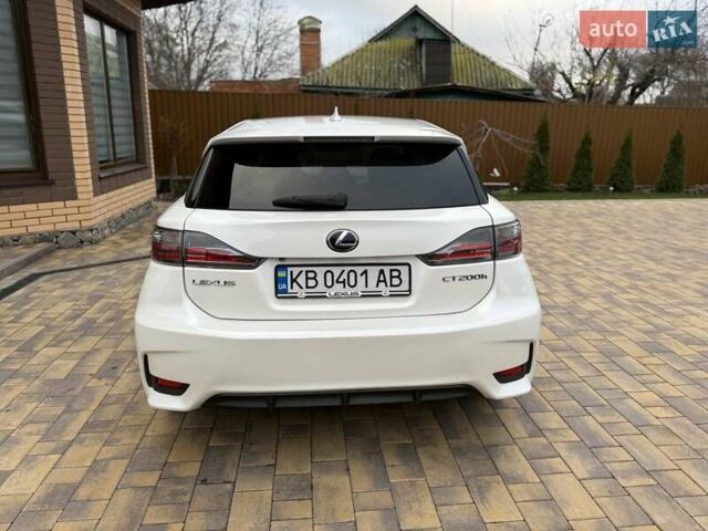 Белый Лексус СТ, объемом двигателя 1.8 л и пробегом 179 тыс. км за 13500 $, фото 15 на Automoto.ua
