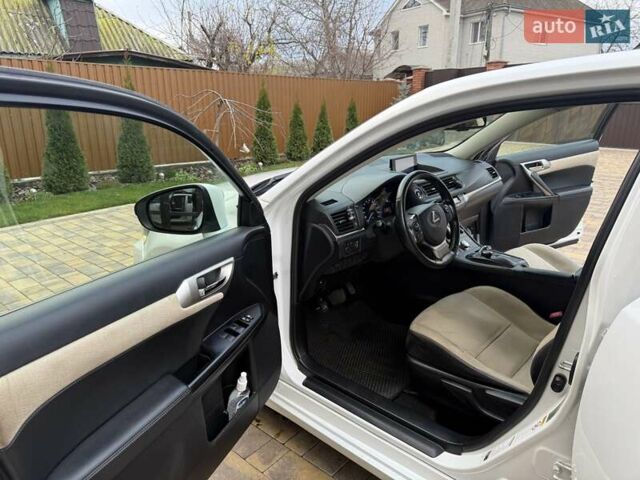 Белый Лексус СТ, объемом двигателя 1.8 л и пробегом 179 тыс. км за 13500 $, фото 33 на Automoto.ua