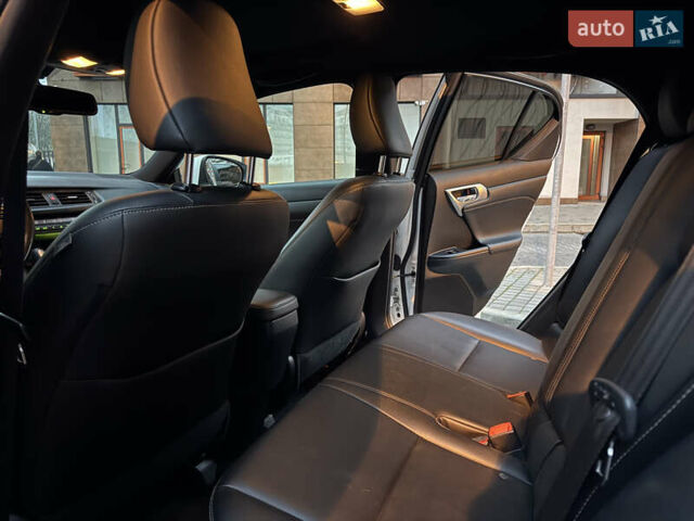 Белый Лексус СТ, объемом двигателя 1.8 л и пробегом 210 тыс. км за 14900 $, фото 19 на Automoto.ua