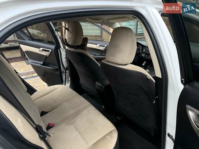 Белый Лексус СТ, объемом двигателя 1.8 л и пробегом 179 тыс. км за 13500 $, фото 36 на Automoto.ua