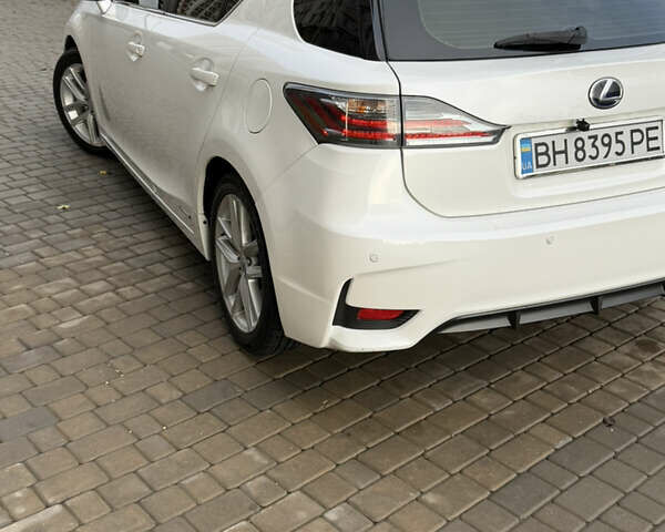 Белый Лексус СТ, объемом двигателя 1.8 л и пробегом 90 тыс. км за 14900 $, фото 5 на Automoto.ua