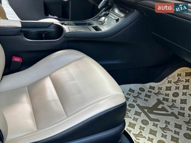 Білий Лексус СТ, об'ємом двигуна 1.8 л та пробігом 112 тис. км за 16500 $, фото 6 на Automoto.ua