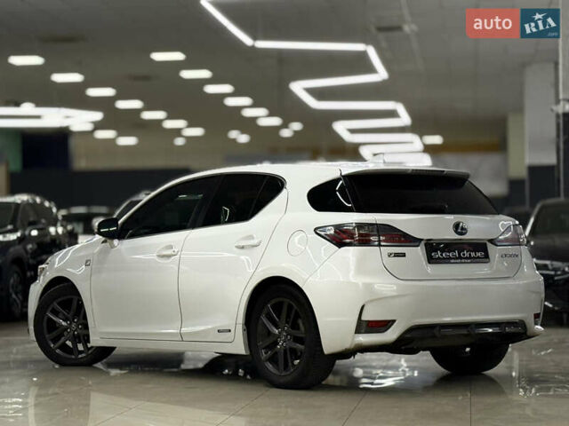 Білий Лексус СТ, об'ємом двигуна 1.8 л та пробігом 211 тис. км за 15699 $, фото 6 на Automoto.ua