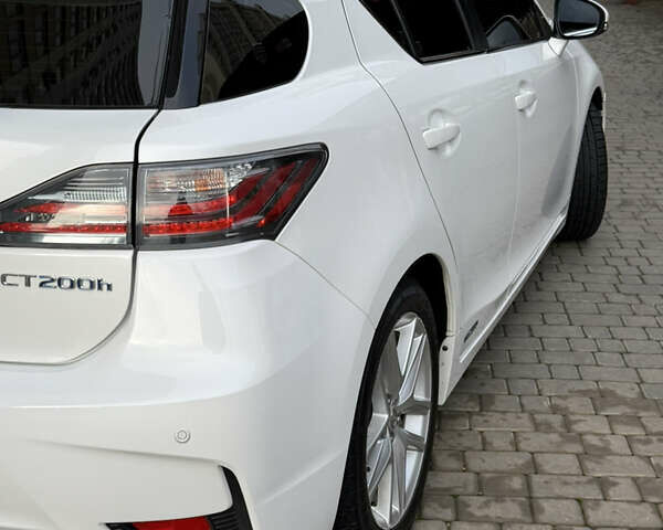 Белый Лексус СТ, объемом двигателя 1.8 л и пробегом 90 тыс. км за 14900 $, фото 3 на Automoto.ua