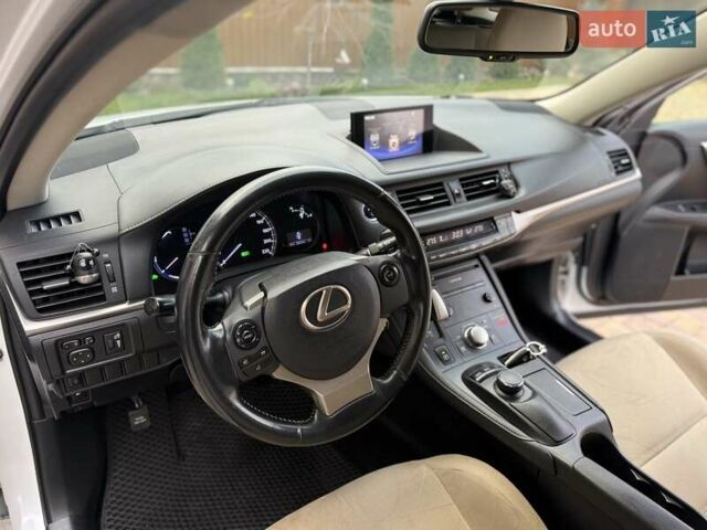 Белый Лексус СТ, объемом двигателя 1.8 л и пробегом 179 тыс. км за 13500 $, фото 30 на Automoto.ua