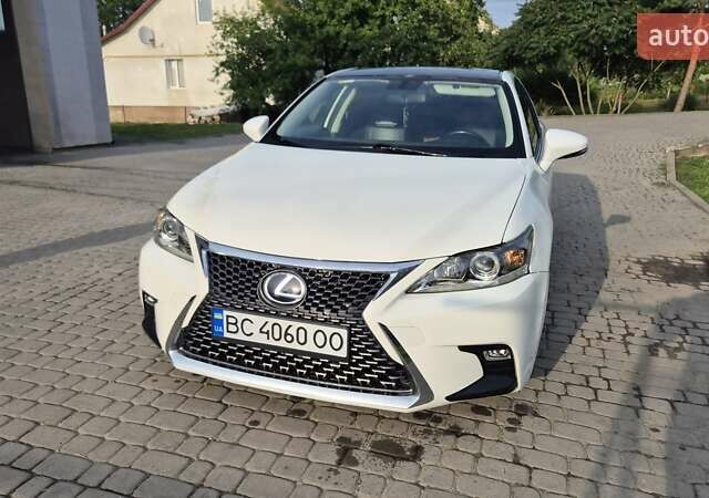 Білий Лексус СТ, об'ємом двигуна 1.8 л та пробігом 238 тис. км за 17000 $, фото 2 на Automoto.ua