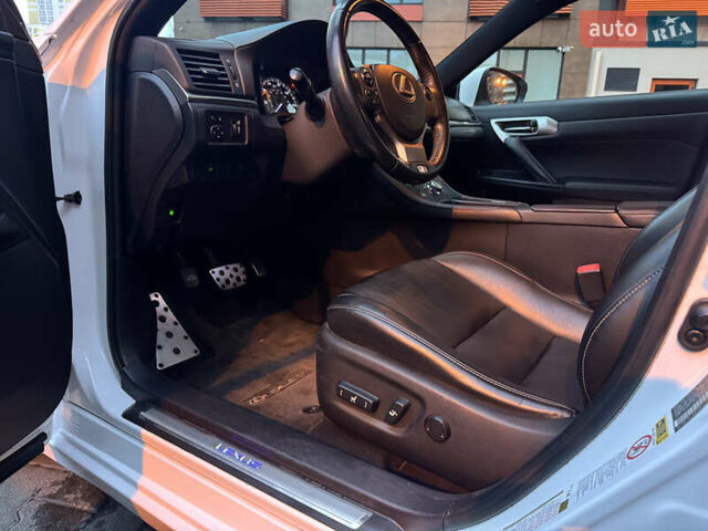 Белый Лексус СТ, объемом двигателя 1.8 л и пробегом 210 тыс. км за 14900 $, фото 14 на Automoto.ua