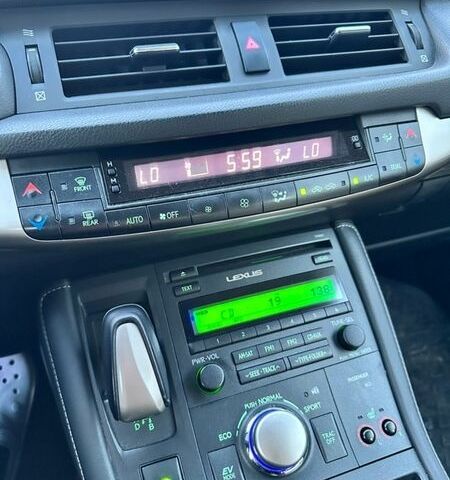 Білий Лексус СТ, об'ємом двигуна 1.8 л та пробігом 176 тис. км за 14500 $, фото 8 на Automoto.ua