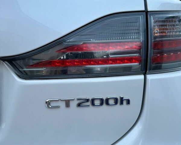 Білий Лексус СТ, об'ємом двигуна 1.8 л та пробігом 176 тис. км за 14500 $, фото 5 на Automoto.ua