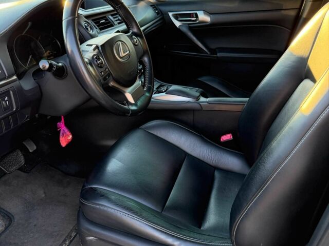 Белый Лексус СТ, объемом двигателя 1.8 л и пробегом 229 тыс. км за 14000 $, фото 10 на Automoto.ua