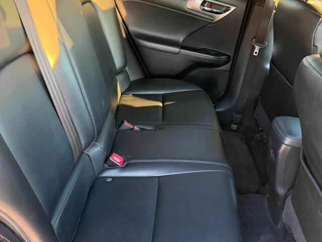 Белый Лексус СТ, объемом двигателя 1.8 л и пробегом 229 тыс. км за 14000 $, фото 13 на Automoto.ua