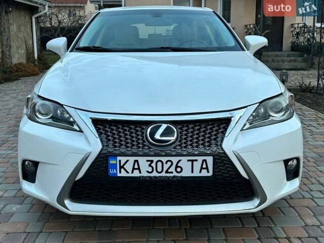 Білий Лексус СТ, об'ємом двигуна 1.8 л та пробігом 176 тис. км за 14500 $, фото 1 на Automoto.ua