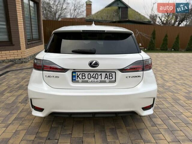 Белый Лексус СТ, объемом двигателя 1.8 л и пробегом 179 тыс. км за 13500 $, фото 14 на Automoto.ua