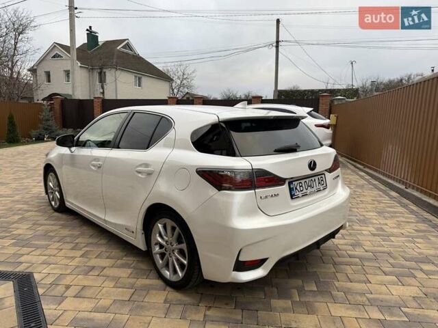 Белый Лексус СТ, объемом двигателя 1.8 л и пробегом 179 тыс. км за 13500 $, фото 16 на Automoto.ua