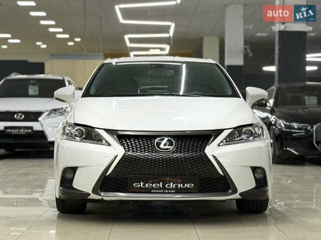 Білий Лексус СТ, об'ємом двигуна 1.8 л та пробігом 211 тис. км за 15699 $, фото 1 на Automoto.ua