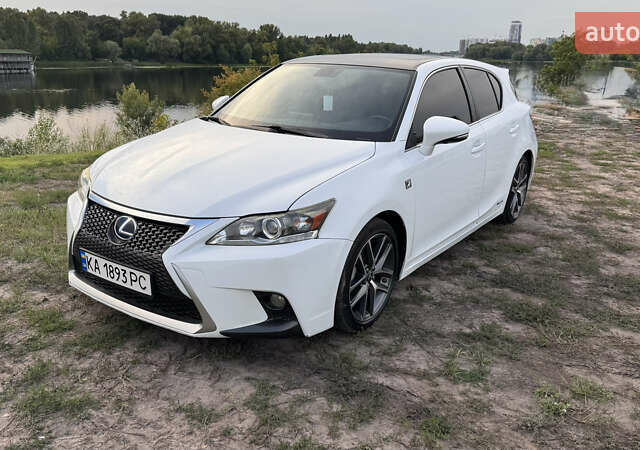 Белый Лексус СТ, объемом двигателя 1.8 л и пробегом 145 тыс. км за 15300 $, фото 2 на Automoto.ua