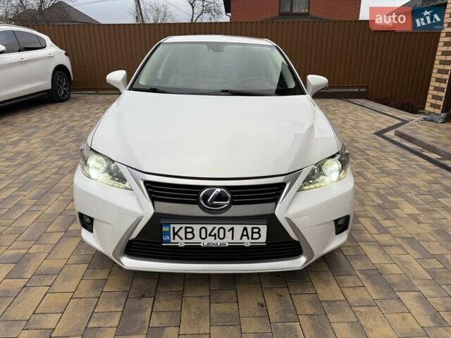 Белый Лексус СТ, объемом двигателя 1.8 л и пробегом 179 тыс. км за 13500 $, фото 4 на Automoto.ua