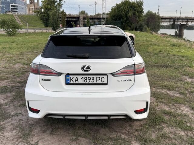 Белый Лексус СТ, объемом двигателя 1.8 л и пробегом 145 тыс. км за 15600 $, фото 4 на Automoto.ua