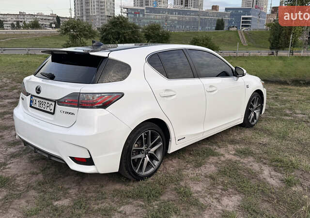 Белый Лексус СТ, объемом двигателя 1.8 л и пробегом 145 тыс. км за 15300 $, фото 6 на Automoto.ua