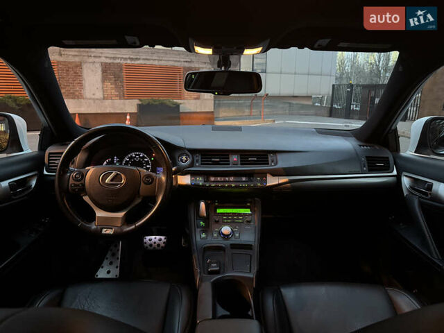 Белый Лексус СТ, объемом двигателя 1.8 л и пробегом 210 тыс. км за 14900 $, фото 18 на Automoto.ua