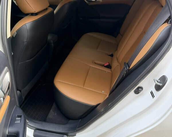 Белый Лексус СТ, объемом двигателя 1.8 л и пробегом 90 тыс. км за 14900 $, фото 11 на Automoto.ua