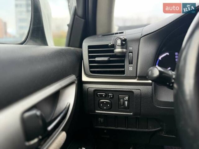 Белый Лексус СТ, объемом двигателя 1.8 л и пробегом 179 тыс. км за 13500 $, фото 37 на Automoto.ua