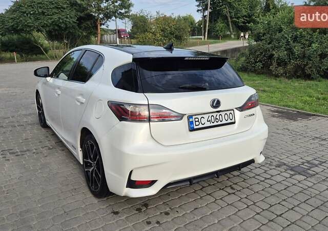 Білий Лексус СТ, об'ємом двигуна 1.8 л та пробігом 238 тис. км за 17000 $, фото 1 на Automoto.ua