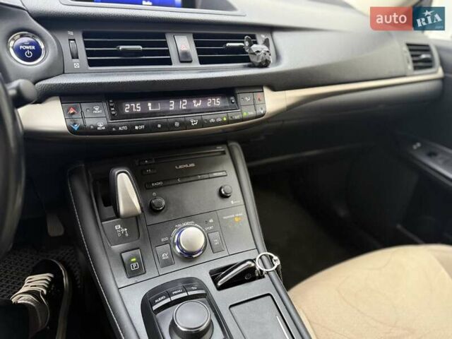 Белый Лексус СТ, объемом двигателя 1.8 л и пробегом 179 тыс. км за 13500 $, фото 25 на Automoto.ua