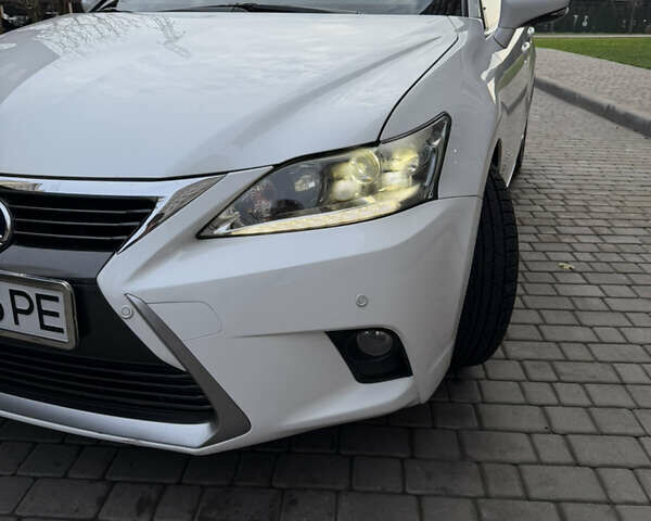 Белый Лексус СТ, объемом двигателя 1.8 л и пробегом 90 тыс. км за 14900 $, фото 13 на Automoto.ua