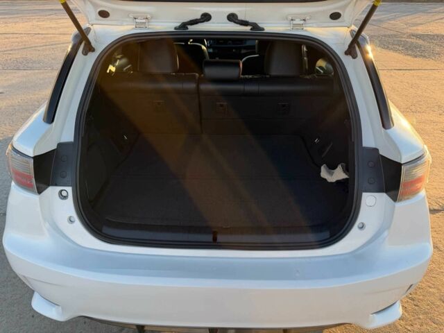 Белый Лексус СТ, объемом двигателя 1.8 л и пробегом 229 тыс. км за 14000 $, фото 7 на Automoto.ua