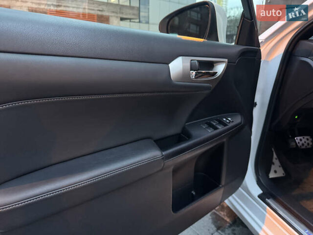 Белый Лексус СТ, объемом двигателя 1.8 л и пробегом 210 тыс. км за 14900 $, фото 16 на Automoto.ua