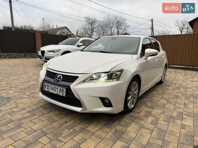 Белый Лексус СТ, объемом двигателя 1.8 л и пробегом 179 тыс. км за 13500 $, фото 3 на Automoto.ua