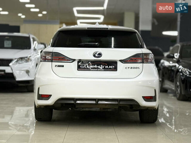 Білий Лексус СТ, об'ємом двигуна 1.8 л та пробігом 211 тис. км за 15699 $, фото 5 на Automoto.ua
